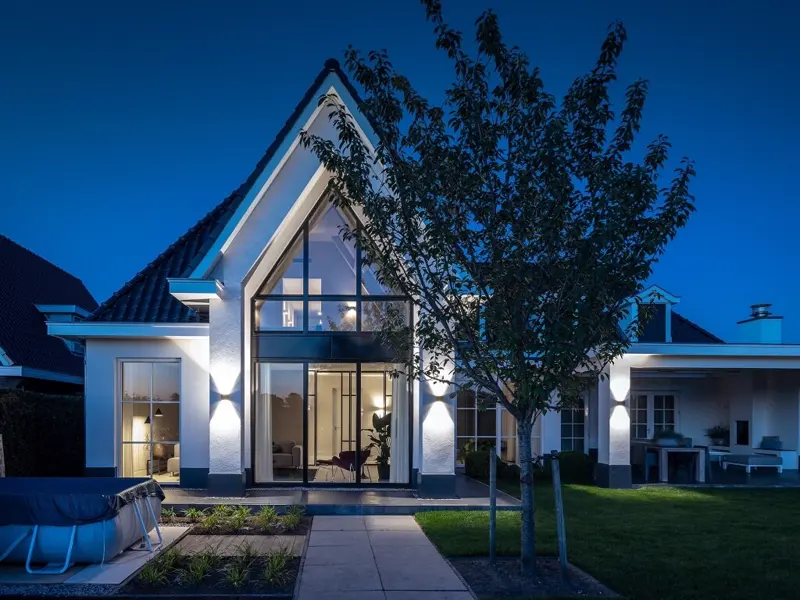 Royale aanbouw vrijstaande notariswoning in Rijssen